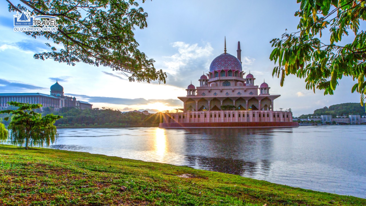 thanh-duong-hoi-giao-putra-mosque-malaysia