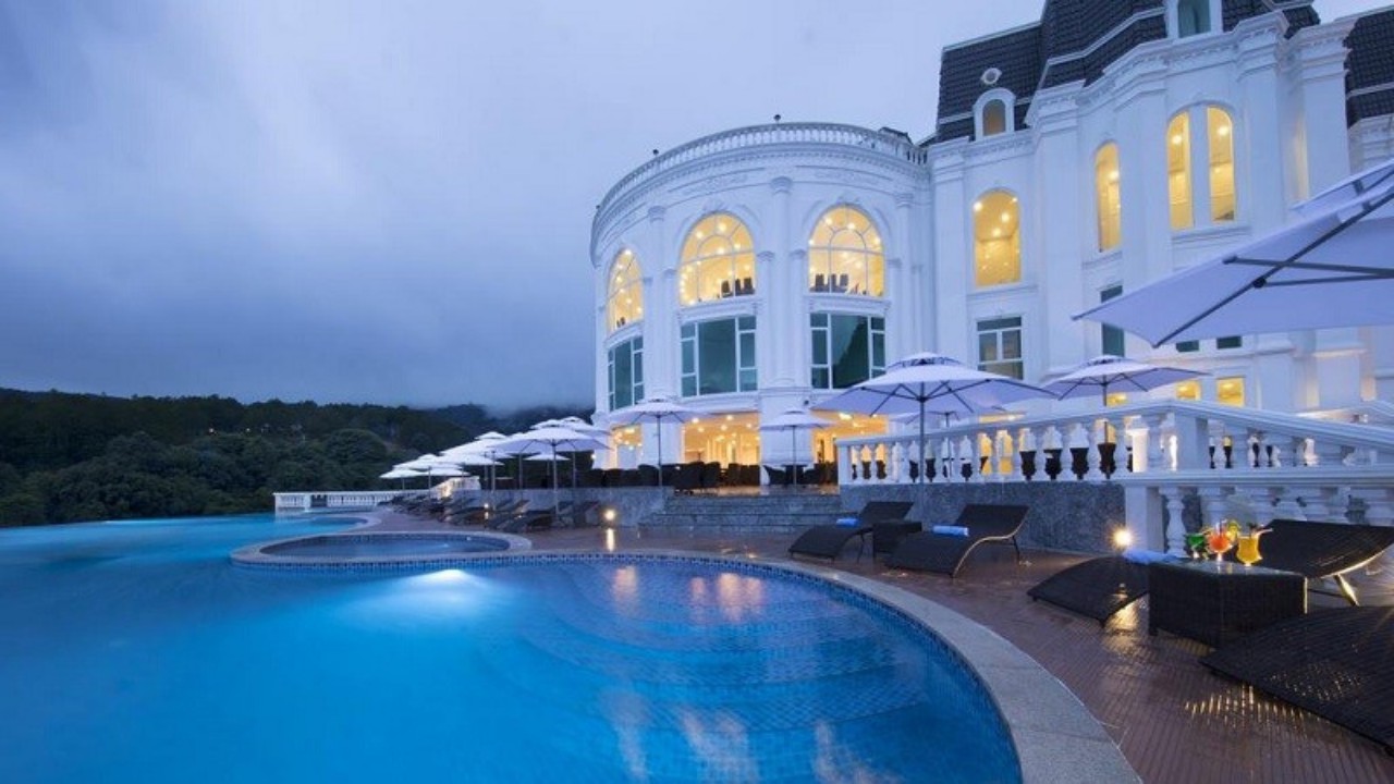 ben-trong-resort-tai-day