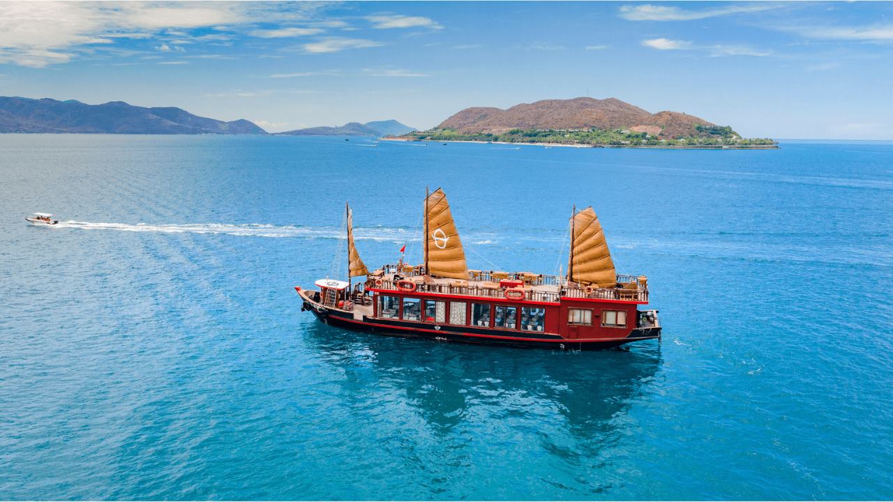 du-thuyen-emperor-cruises