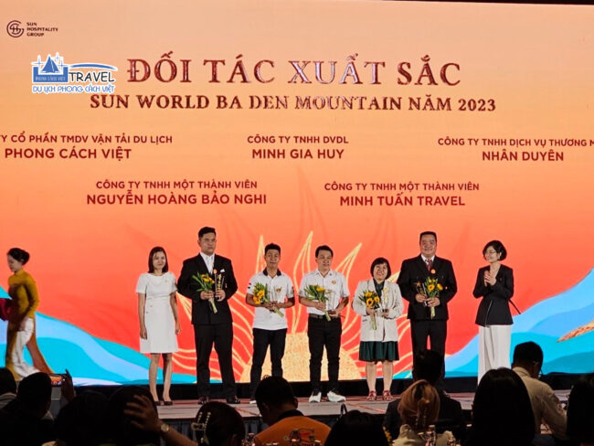 https://phongcachviettravel.vn/phong-cach-viet-travel-doi-tac-xuat-sac-sun-world-ba-den-2023/