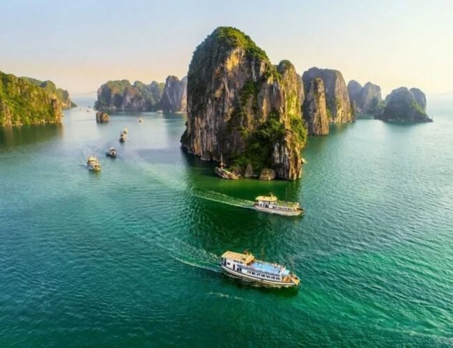 Du lịch Vịnh Hạ Long mùa hè