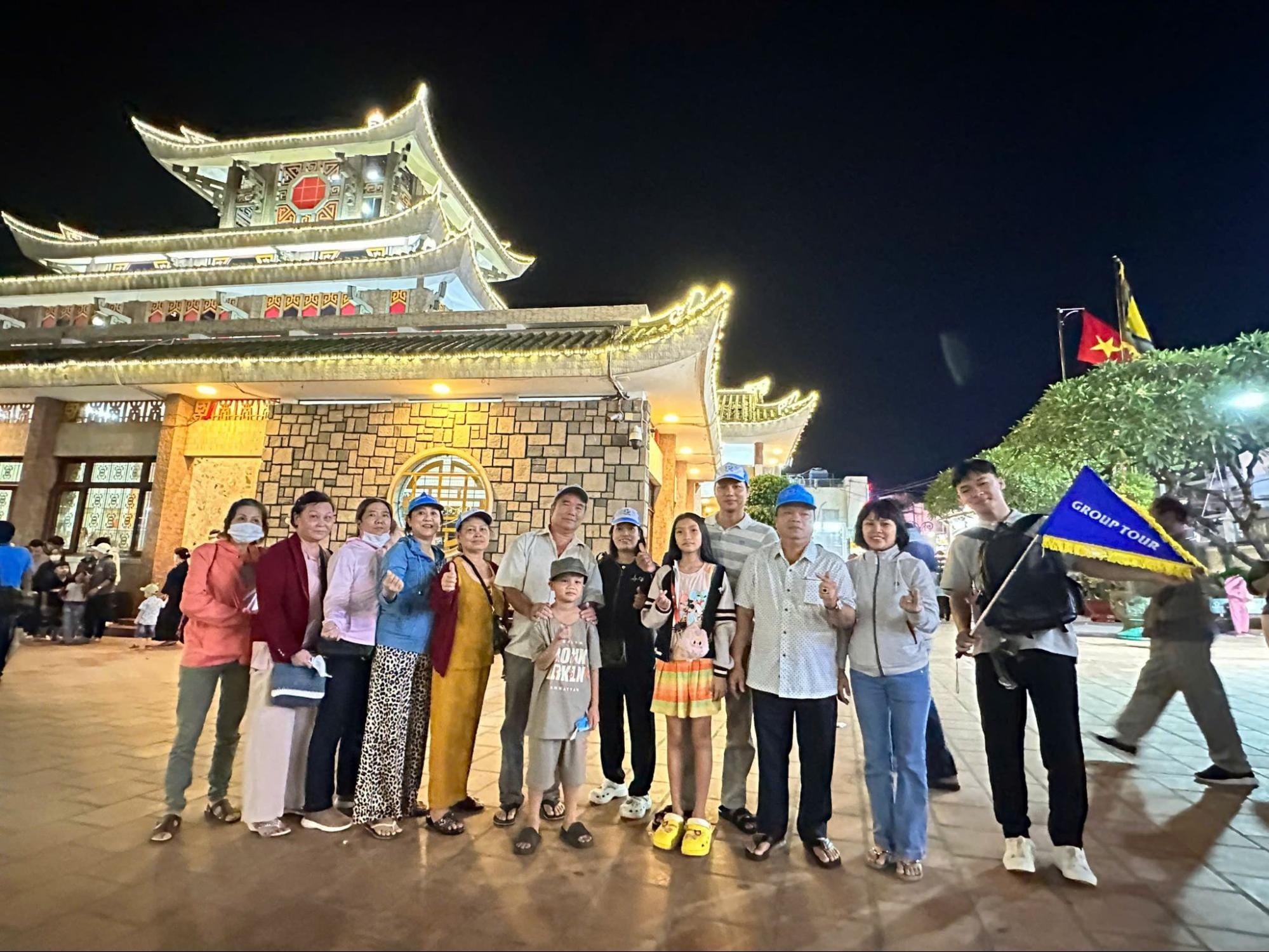 Đoàn viếng Miếu Bà Chúa Xứ Núi Sam