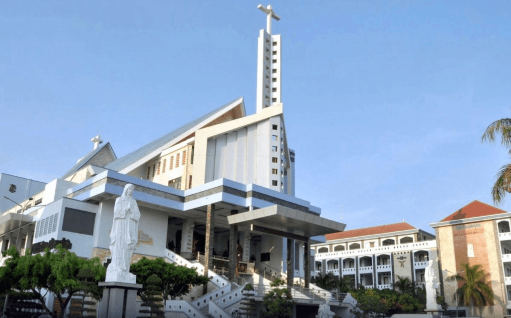 Tour Hành Hương: Viếng Cha Diệp – Mẹ Nam Hải