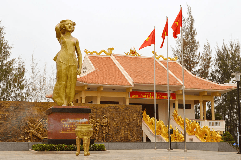 Khu lưu niệm và tượng đài chị Võ Thị Sáu