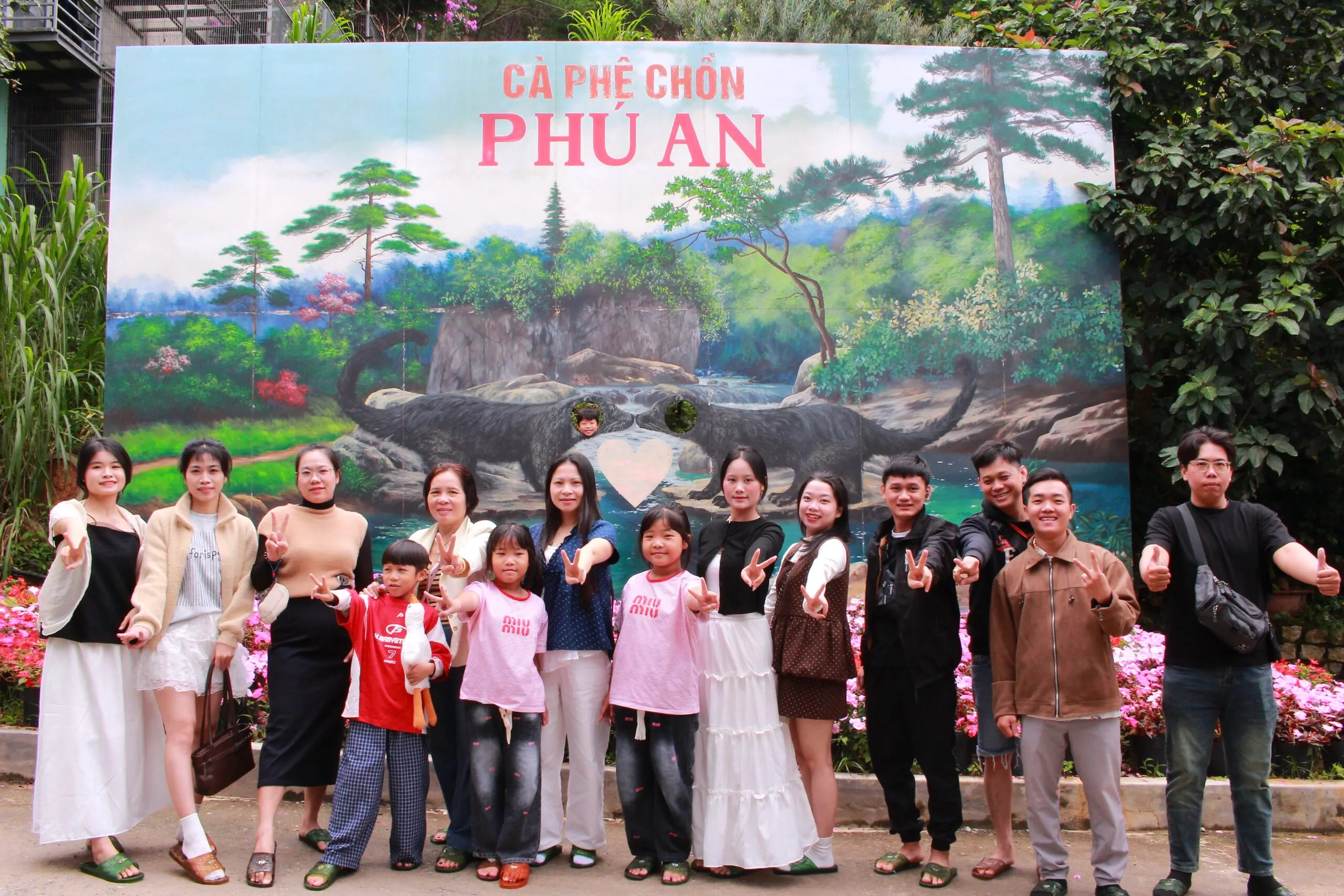 Đoàn dừng chân tại Khu du lịch Coffee Chồn Phú An