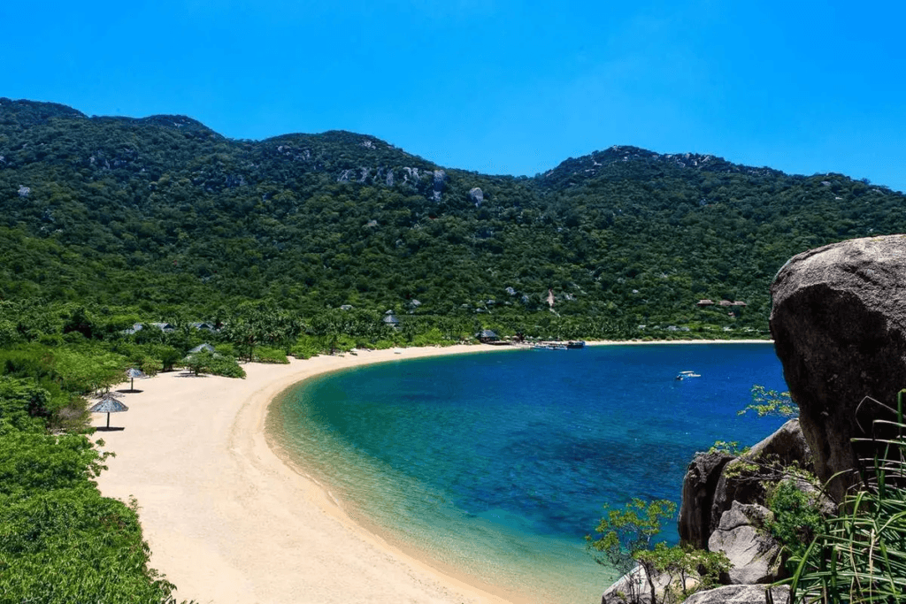Bãi Đầm Trầu Côn Đảo có gì? Kinh nghiệm tham quan từ A-Z