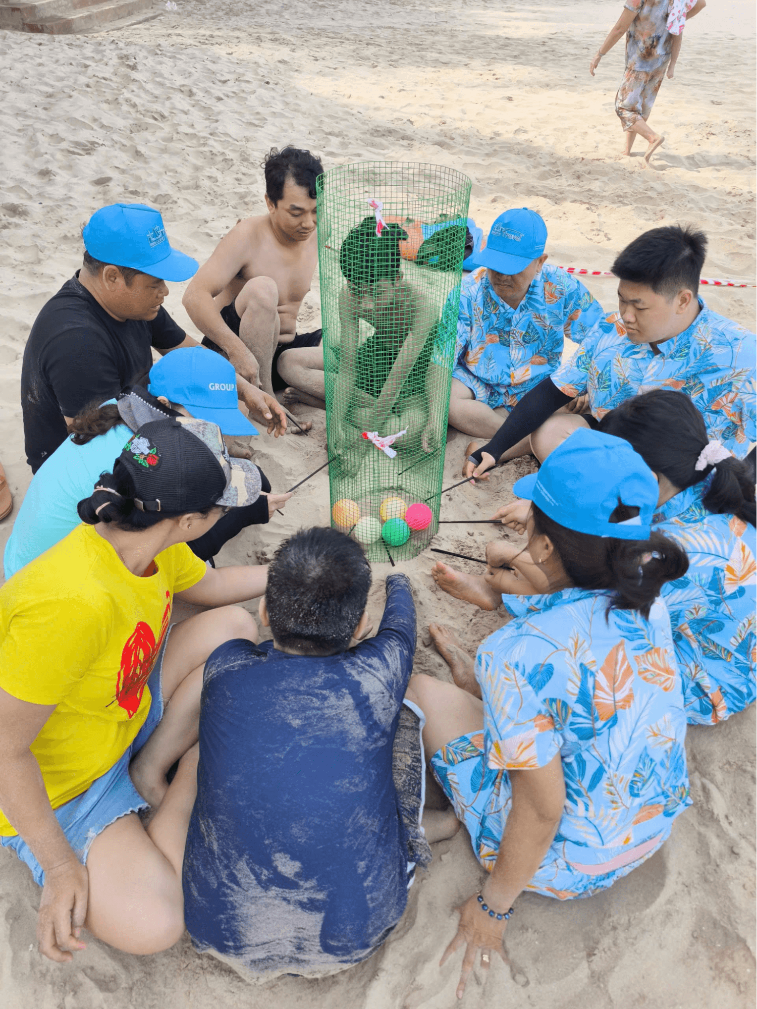 Tham gia trò chơi gắn kết tinh thần đồng nghiệp