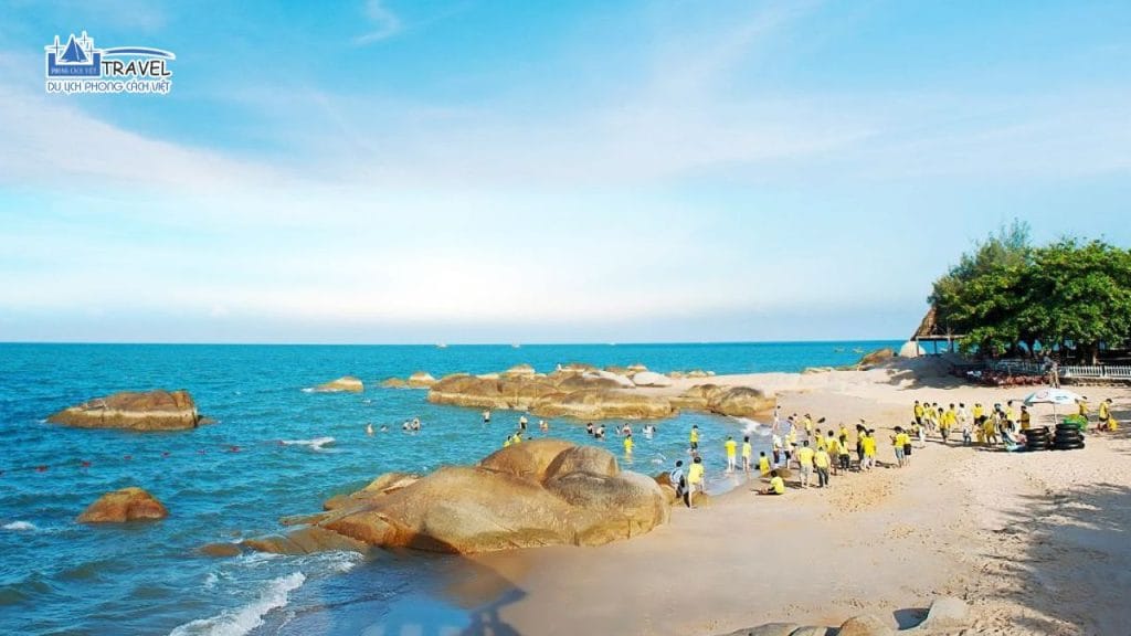 Biển Long Hải ngát xanh và mát mẻ thích hợp cho hoạt động team building