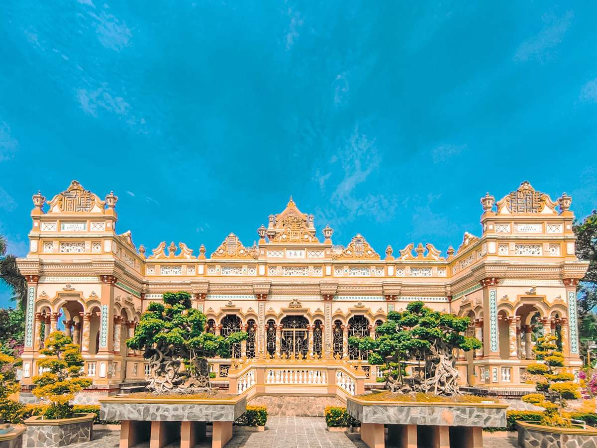 Tham quan chùa Vĩnh Tràng tại Tiền Giang