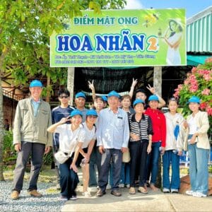 Ghé trại nuôi mật ong và thưởng thức trà mật ong chanh