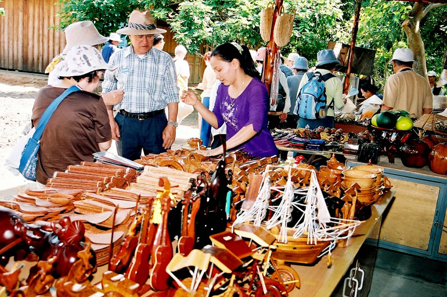 Khu thủ công mỹ nghệ bằng dừa