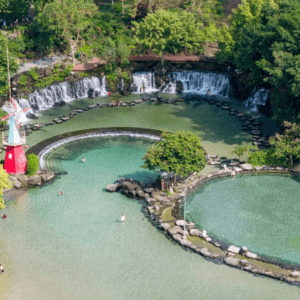 Tham quan, chụp hình tại khu du lịch Suối Mơ