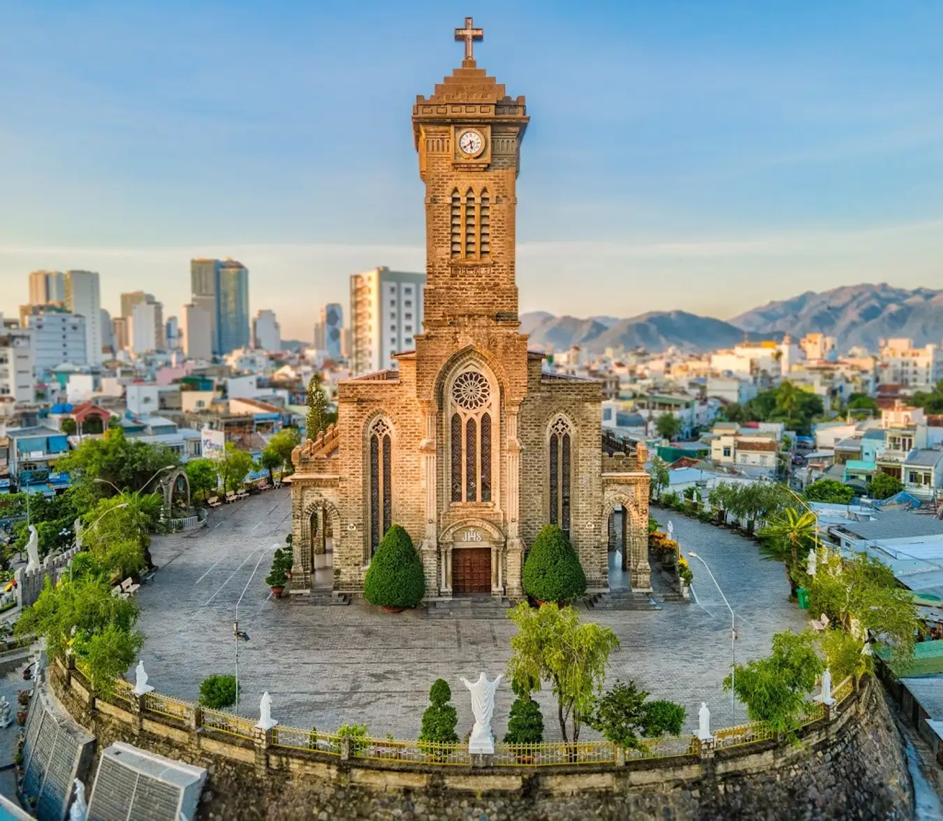 Ghé Nhà thờ Đá Nha Trang