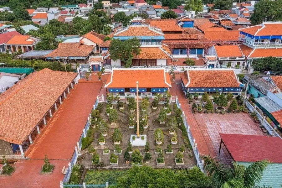 Nhà Lớn Long Sơn, quần thể kiến trúc độc đáo