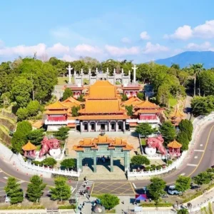 Văn Võ Miếu nằm ở phí Bắc hồ Nhật Nguyệt