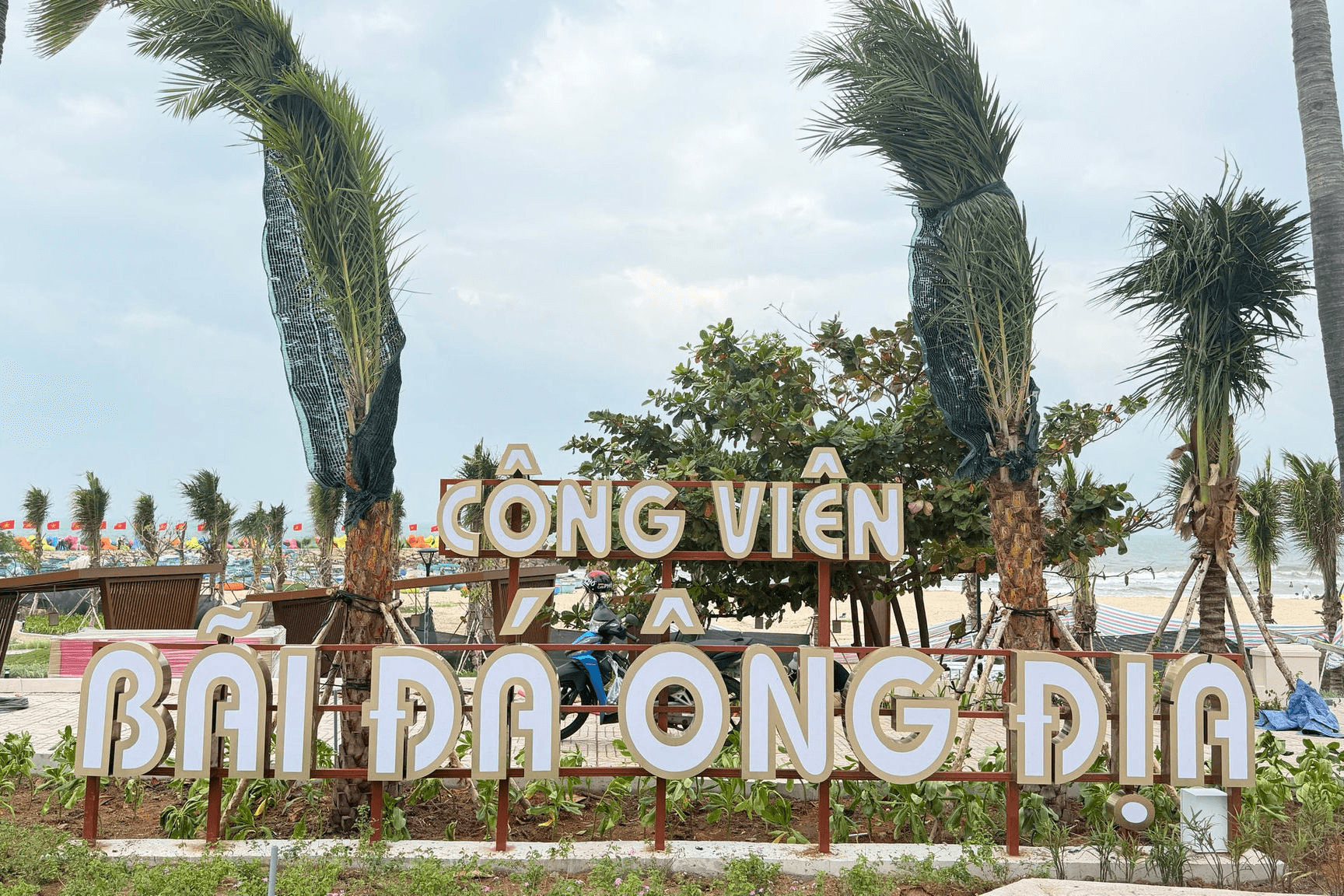 Cổng chào Công viên Bãi đá Ông Địa điểm check-in nổi tiếng