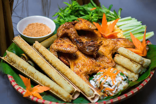 Mẹt gà nướng cơm lam Măng Đen vàng ruộm thơm nức mũi