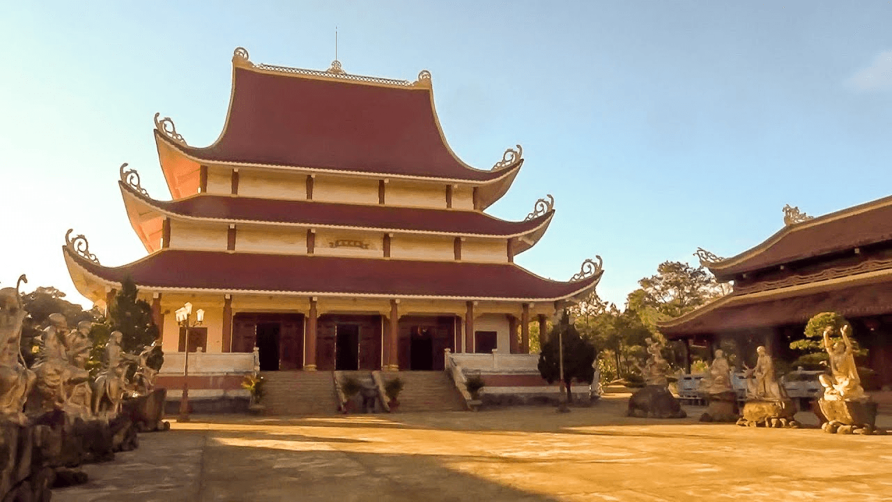 Chùa Khánh Lâm Măng Đen mái ngói uy nghiêm giữa rừng núi Kon Tum