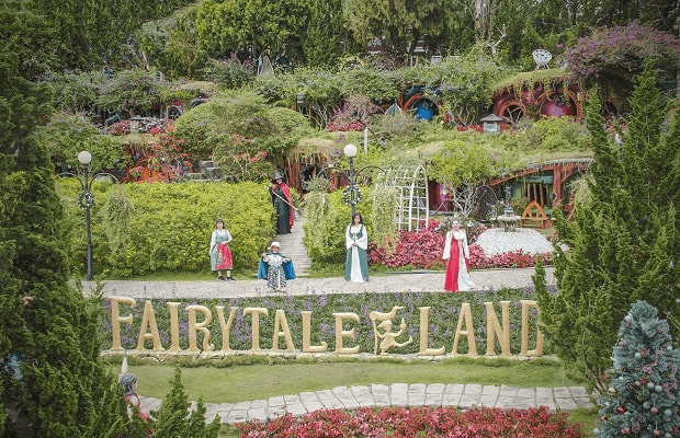 Khung cảnh cổ tích ngợp sắc hoa tại Dalat Fairytale Land