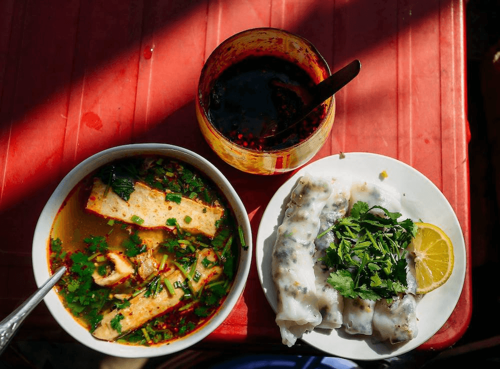 Banh cuon Dong Van Ha Giang nong hoi an kem nuoc dung ninh xuong