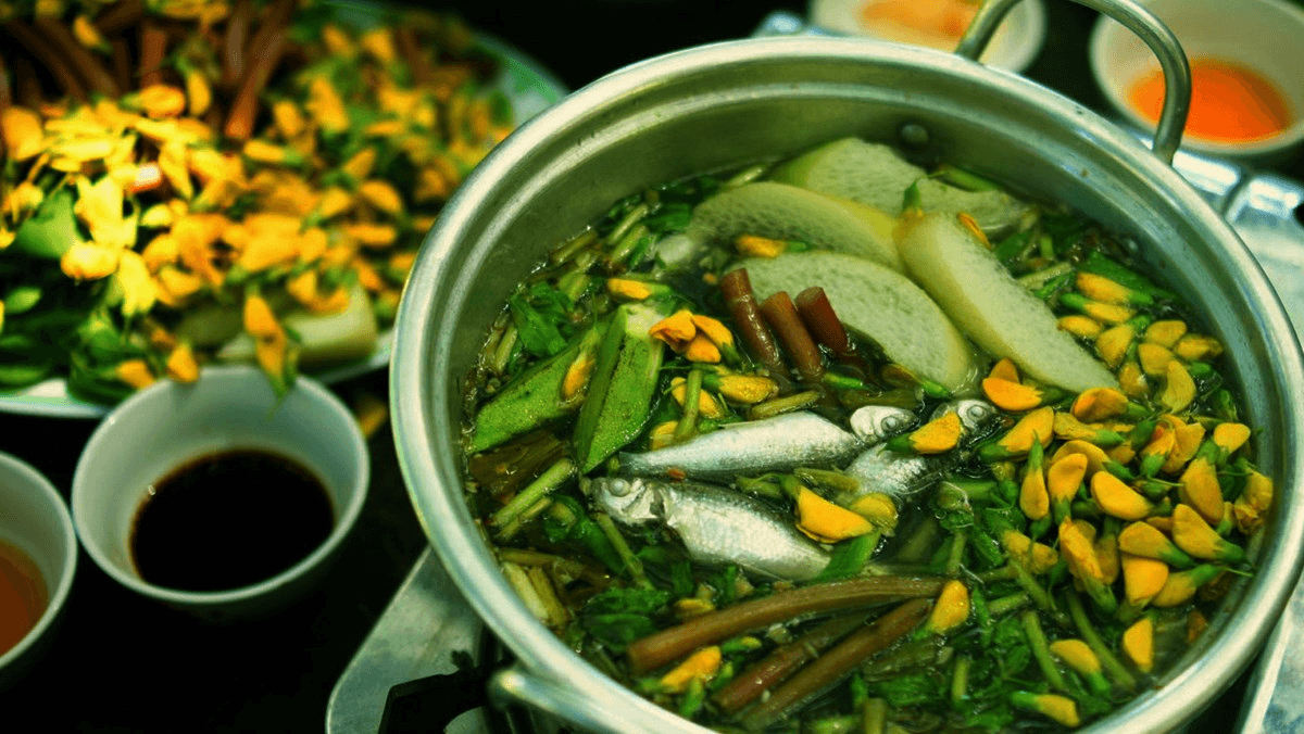 Lẩu cá linh bông điên điển đặc sản mùa nước nổi rừng tràm Trà Sư
