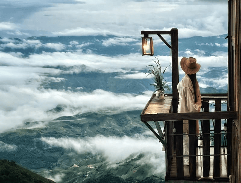 Khúc cua hiểm trở trên cung đường phượt đèo Khau Phạ lúc hoàng hôn