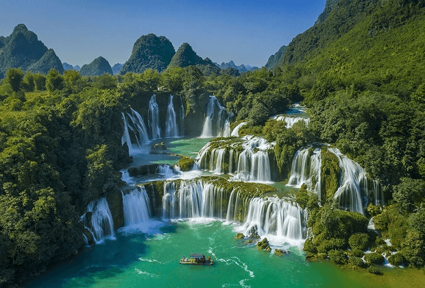 Toàn cảnh thác Bản Giốc Cao Bằng phân tầng kỳ vĩ giữa núi non đại ngàn