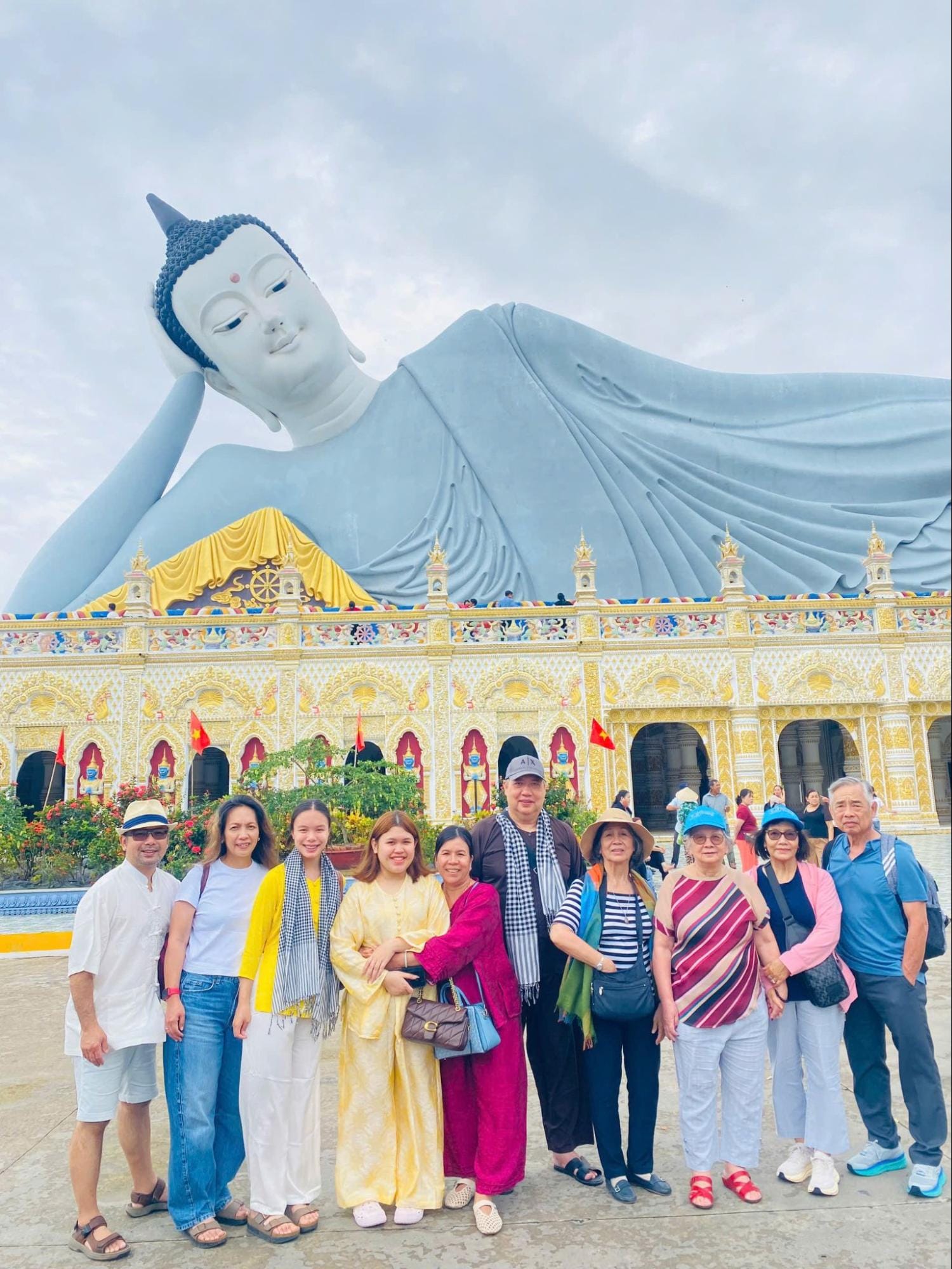 Tham quan ngôi chùa SomRong