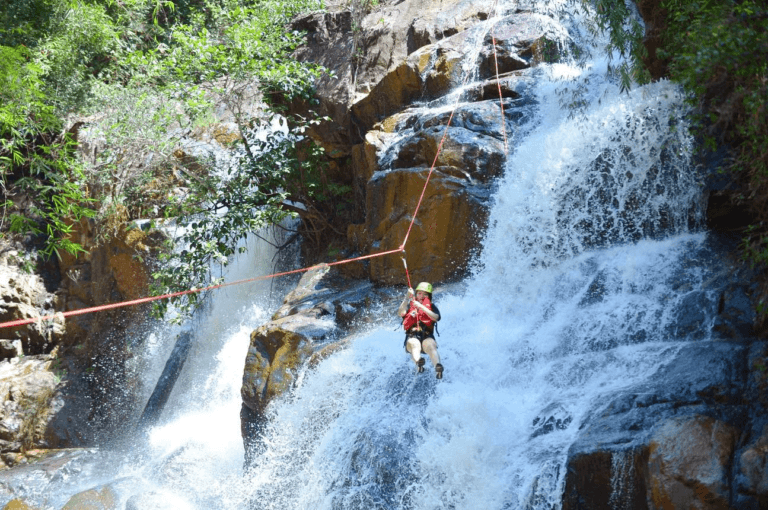 Tour Canyoning Hang Động ChưBluk 2N2D - SGTK-001
