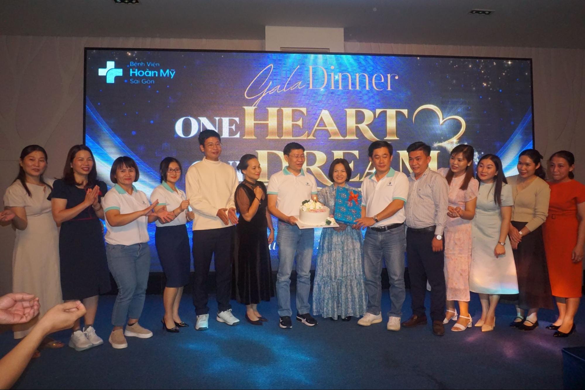 Giao lưu và tham gia các mini game trong buổi tiệc Gala Dinner