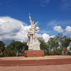 Tham quan Tượng đài Chiến thắng La Ngà