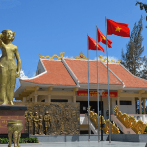Nhà lưu niệm và Tượng đài Anh hùng Võ Thị Sáu