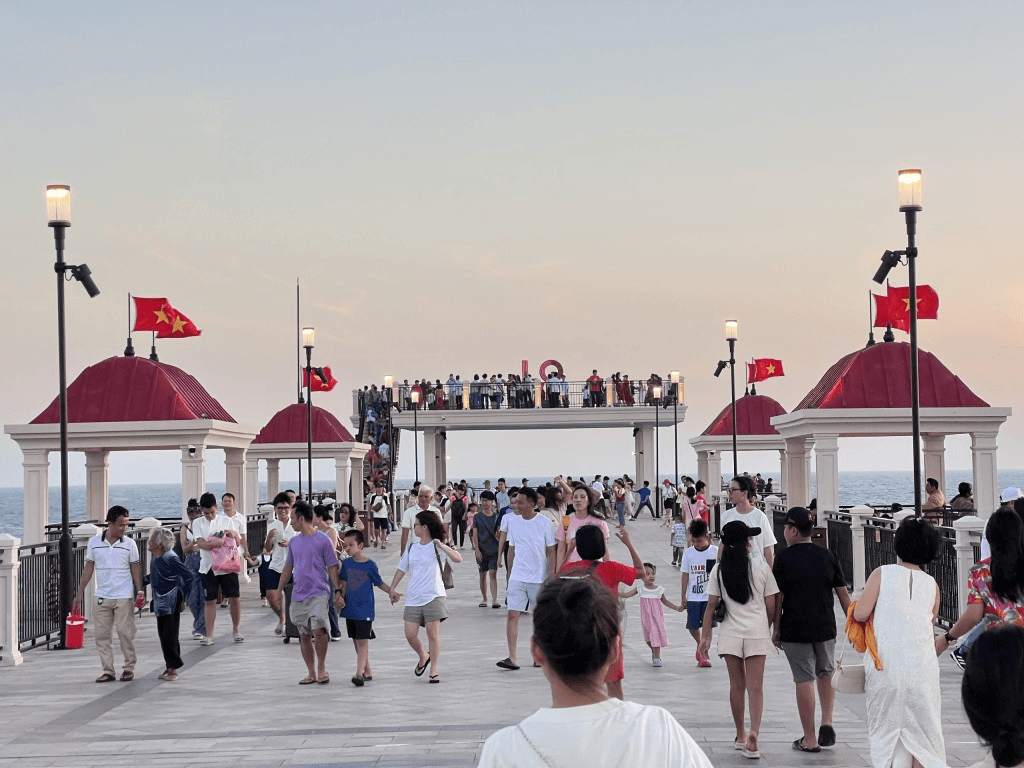 Phố đi bộ Hồ Tràm