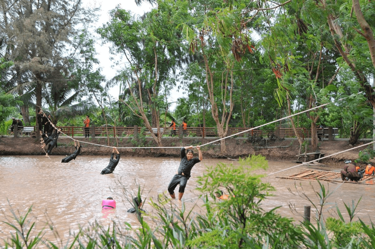 Tham gia trò chơi, thử thách cùng đồng đội