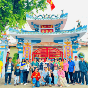Đoàn dừng chân tại Lăng Ông Nam Hải