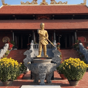 Đoàn làm lễ dâng hương và viếng đền – Nguyễn Trung Trực