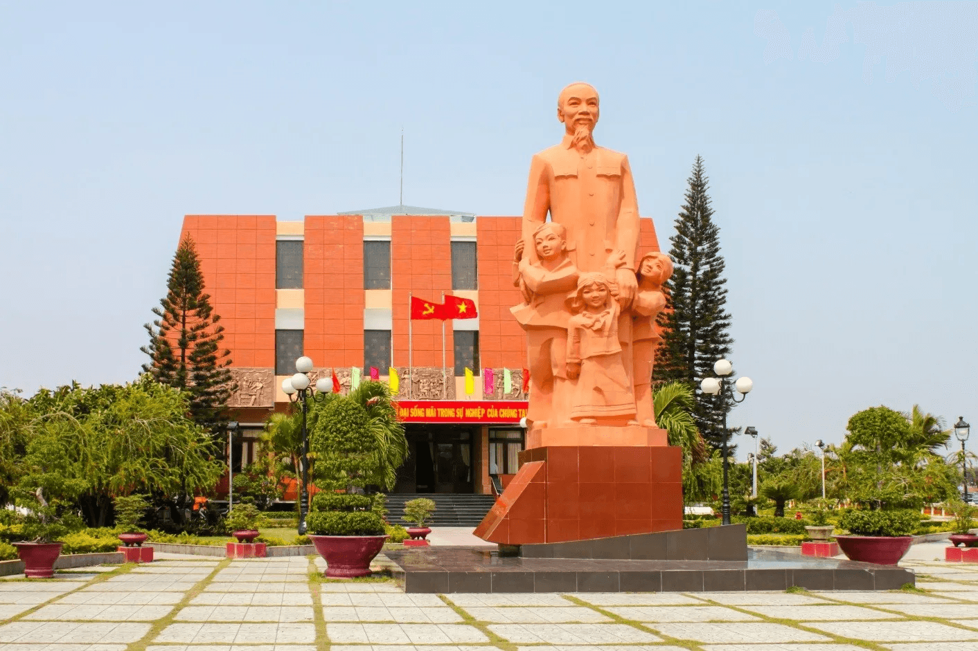 Tham quan cụm di tích Trường Dục Thanh + Bảo tàng Hồ Chí Minh