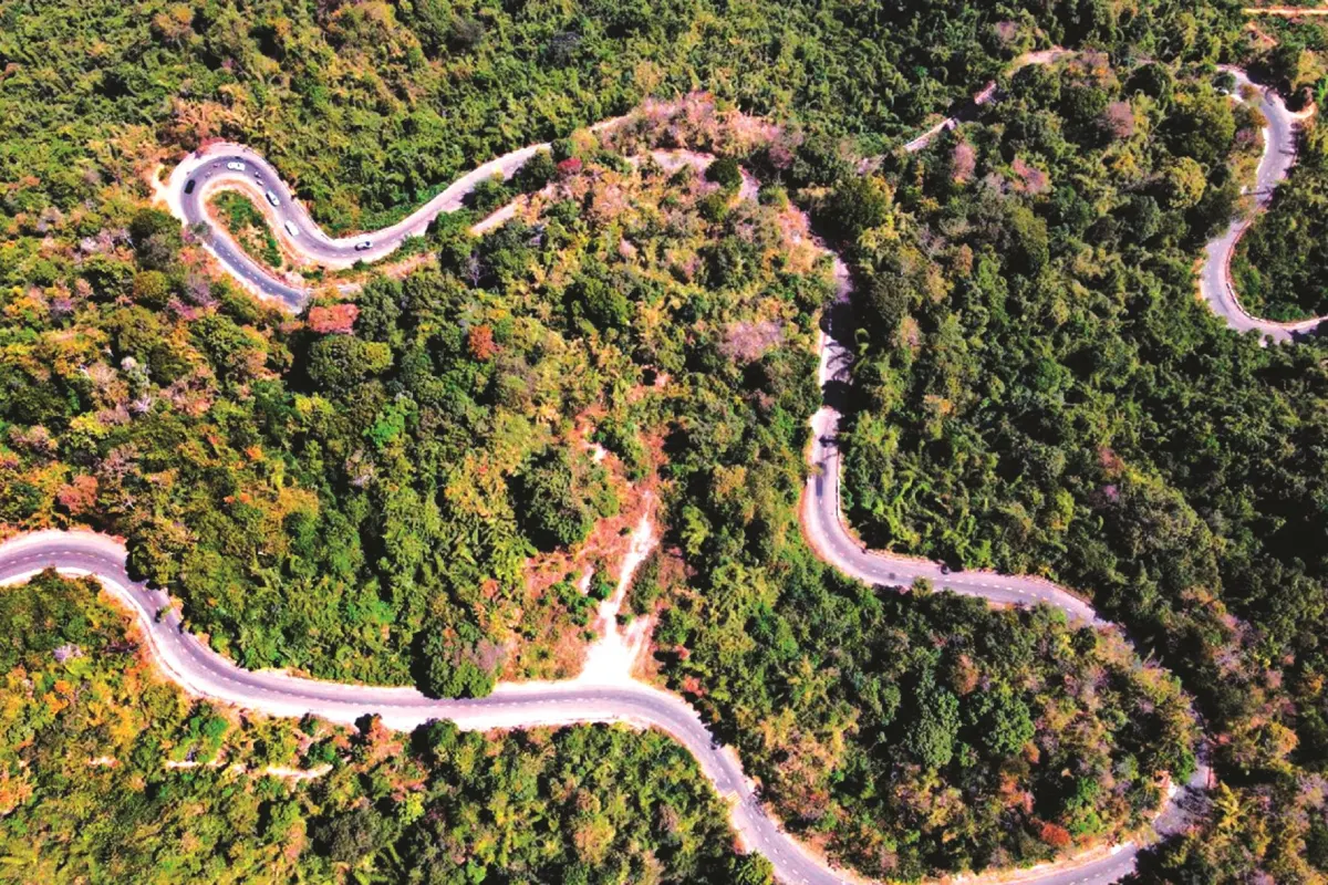 Kết thúc cung trekking, đoàn ghé tham quan Thác Trượt Tà Pứa