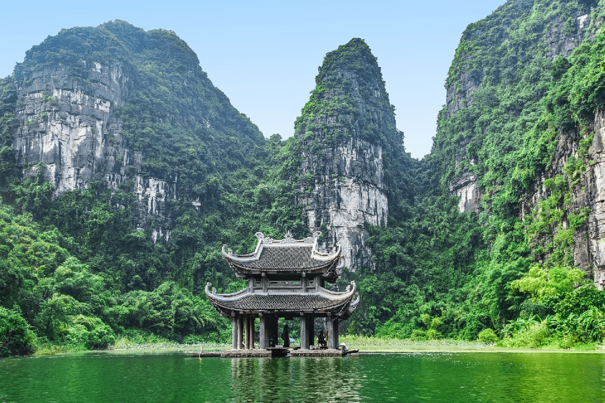 Kiến trúc Thủy Đình trầm mặc giữa lòng di sản thế giới Tràng An
