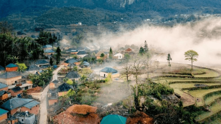Bản làng Y Tý mù sương thanh bình bên ruộng bậc thang vùng cao Bát Xát
