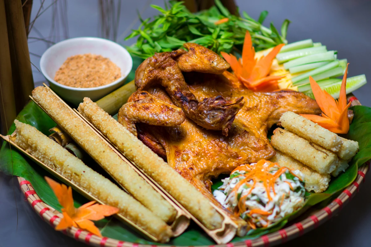 Mẹt gà nướng cơm lam thơm lừng đặc sản núi rừng Pleiku Gia Lai
