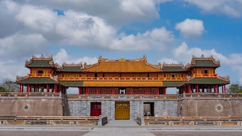 Cửa Ngọ Môn Đại Nội Huế uy nghiêm với lầu Ngũ Phụng mái ngói hoàng lưu ly