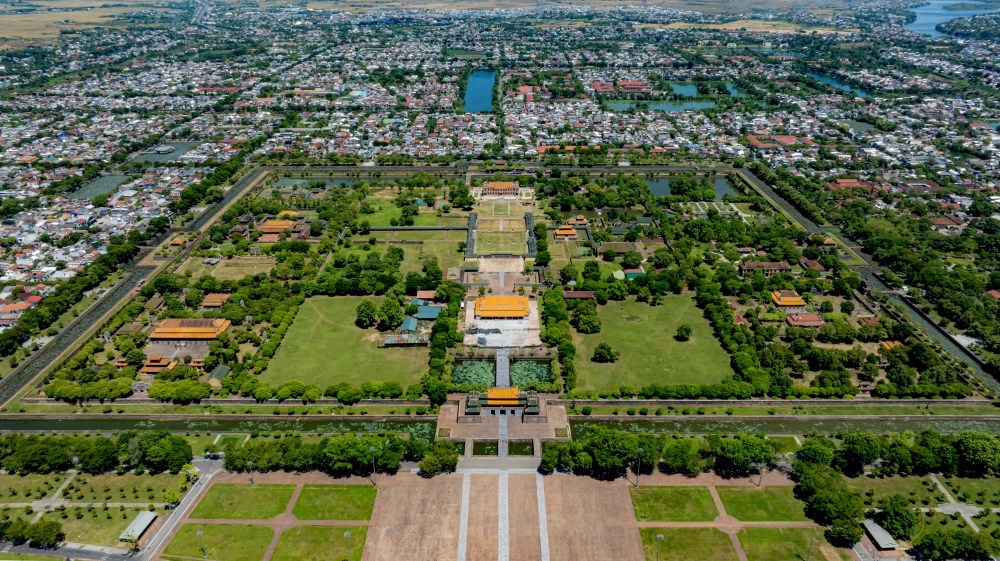 Toàn cảnh Đại Nội Kinh thành Huế nhìn từ trên cao bao bọc bởi hào nước