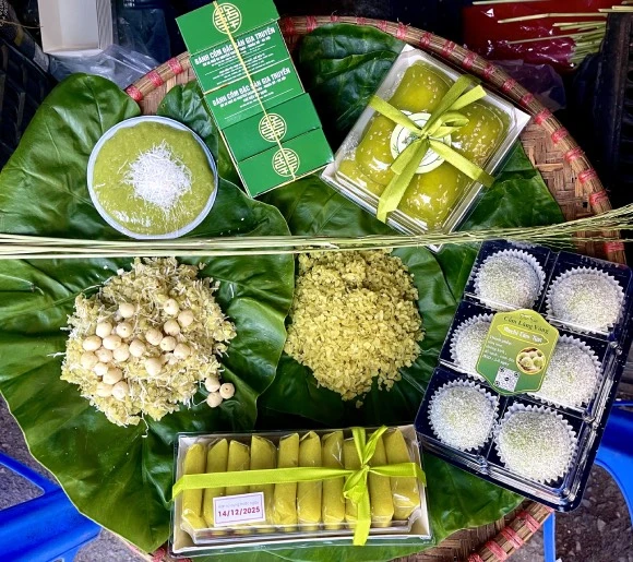 Mẹt cốm Làng Vòng và bánh cốm xôi cốm đặc sản mùa thu Hà Nội