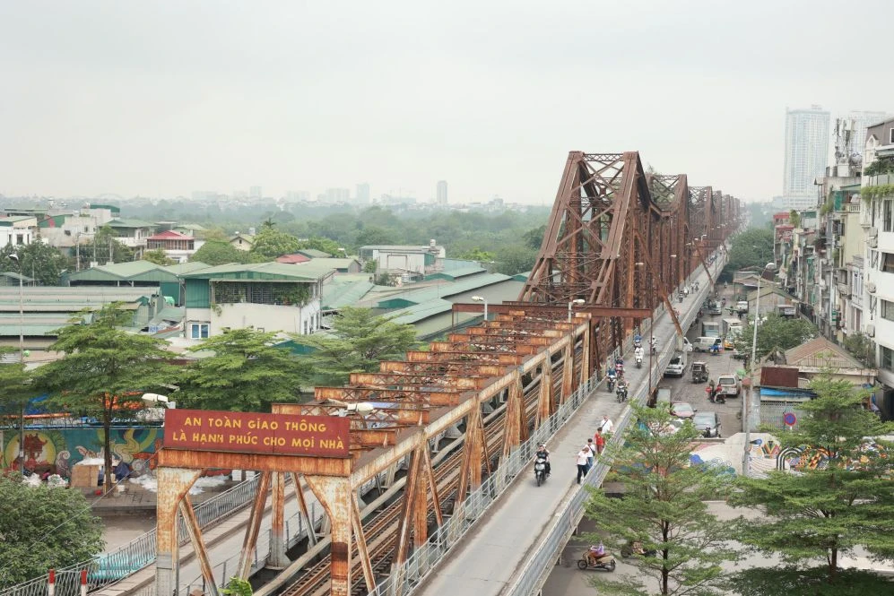 Cầu Long Biên cổ kính bắc qua sông Hồng chứng nhân lịch sử Hà Nội