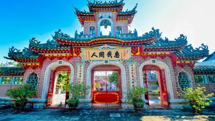 Cổng tam quan Hội quán Phúc Kiến uy nghiêm rực rỡ ngói lưu ly