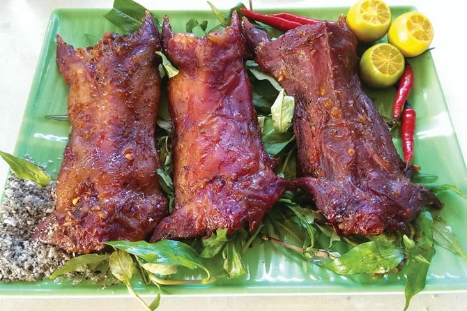 Chuột đồng nướng lu da giòn rụm đặc sản miền Tây mùa nước nổi Tràm Chim